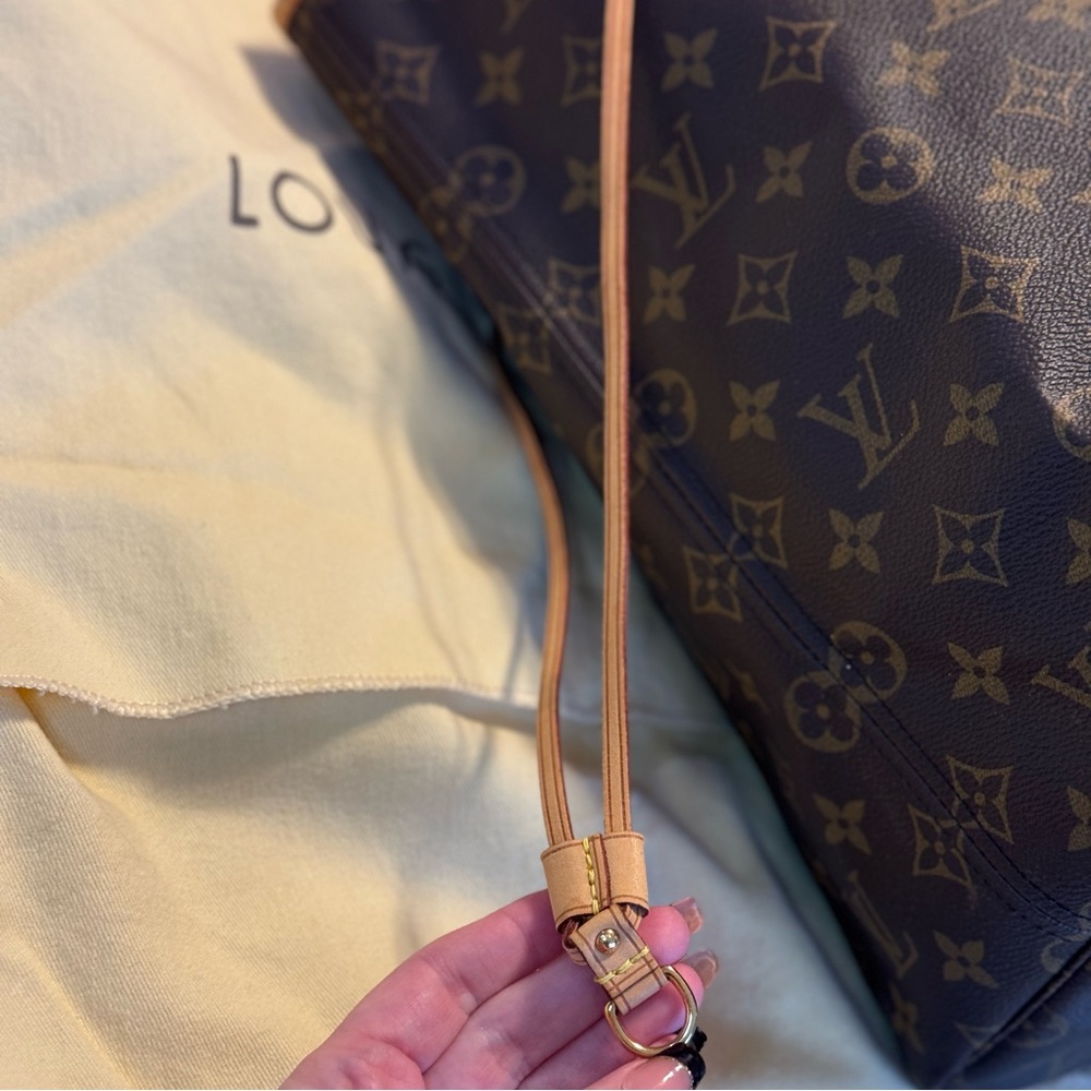 Louis Vuitton Monogram Neverfull GM - Picture 7 of 14